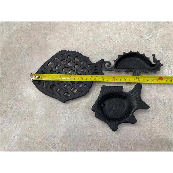 Lot of 3 Cast Iron Trivet & Spoon Rest Fish Seahorse Vintage Cabin Rustic Camp - Picture 6 of 7